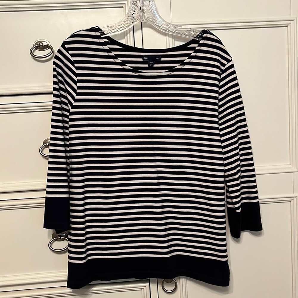 Gap navy stripe knit top